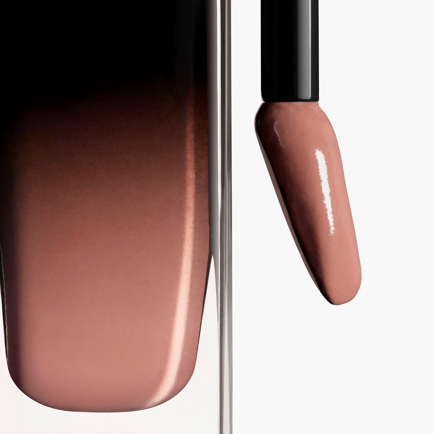 la barra de labios líquida brillante de larga duración
